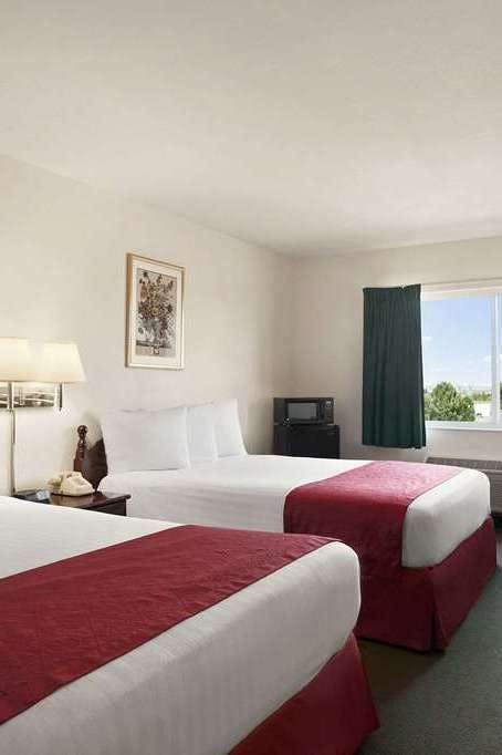 Hotel Days Inn & Suites by Wyndham Romeoville photo 2