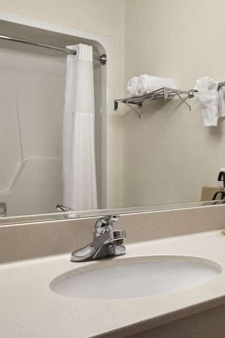 Hotel Days Inn & Suites by Wyndham Romeoville photo 4