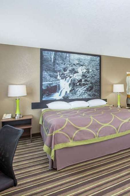 Hotel Super 8 by Wyndham Brookings photo 1