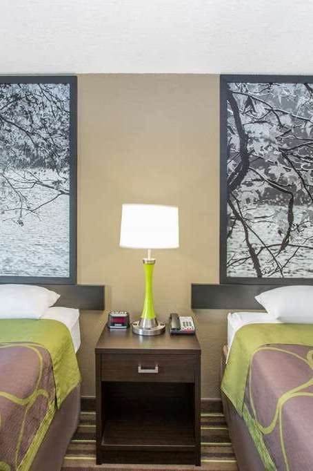 Hotel Super 8 by Wyndham Brookings photo 2