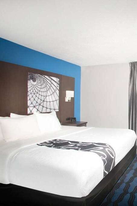 Hotel La Quinta Inn by Wyndham St. Louis Hazelwood - Airport North photo 1
