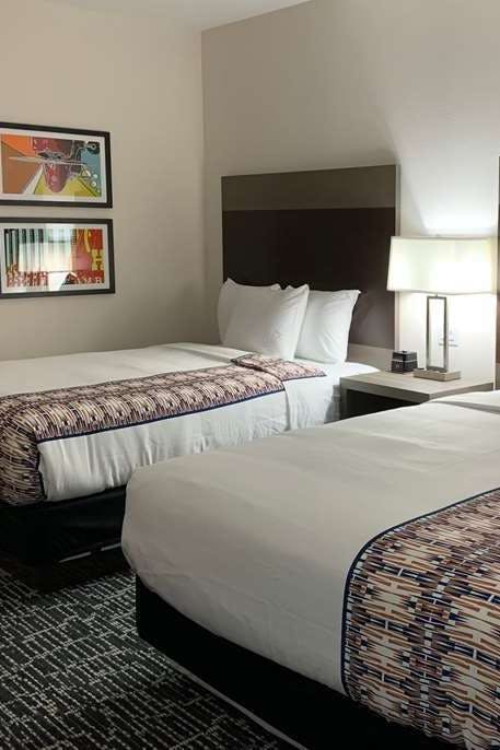 Hotel La Quinta Inn & Suites by Wyndham-Red Oak TX IH-35E photo 2