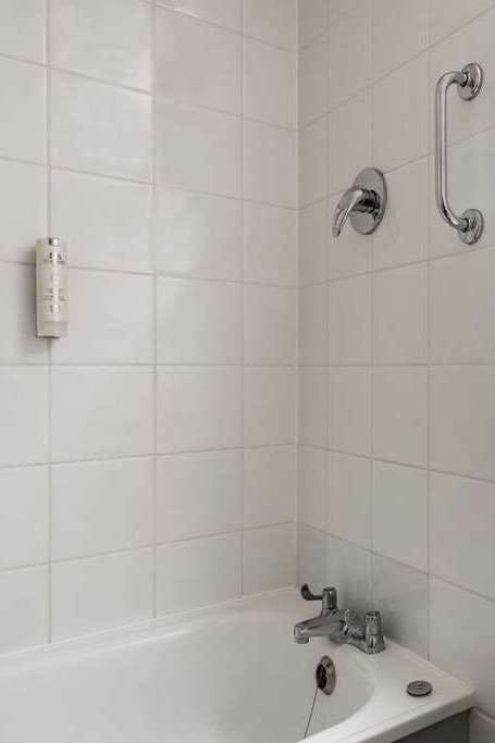 Hotel DI Bridgend Cardiff M4 photo 3