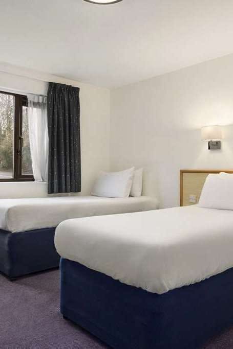 Hotel DI Bridgend Cardiff M4 photo 2