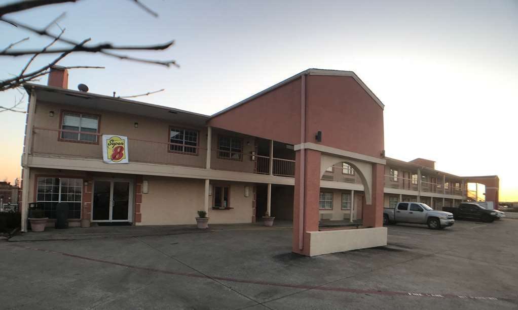 Super 8 by Wyndham Terrell