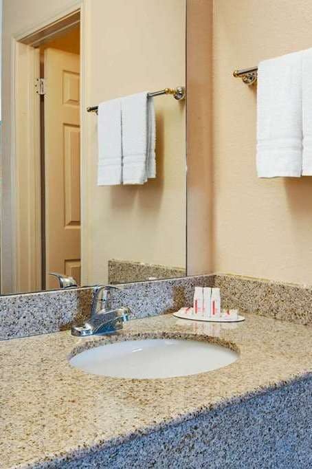 Hotel Super 8 by Wyndham Terrell photo 5