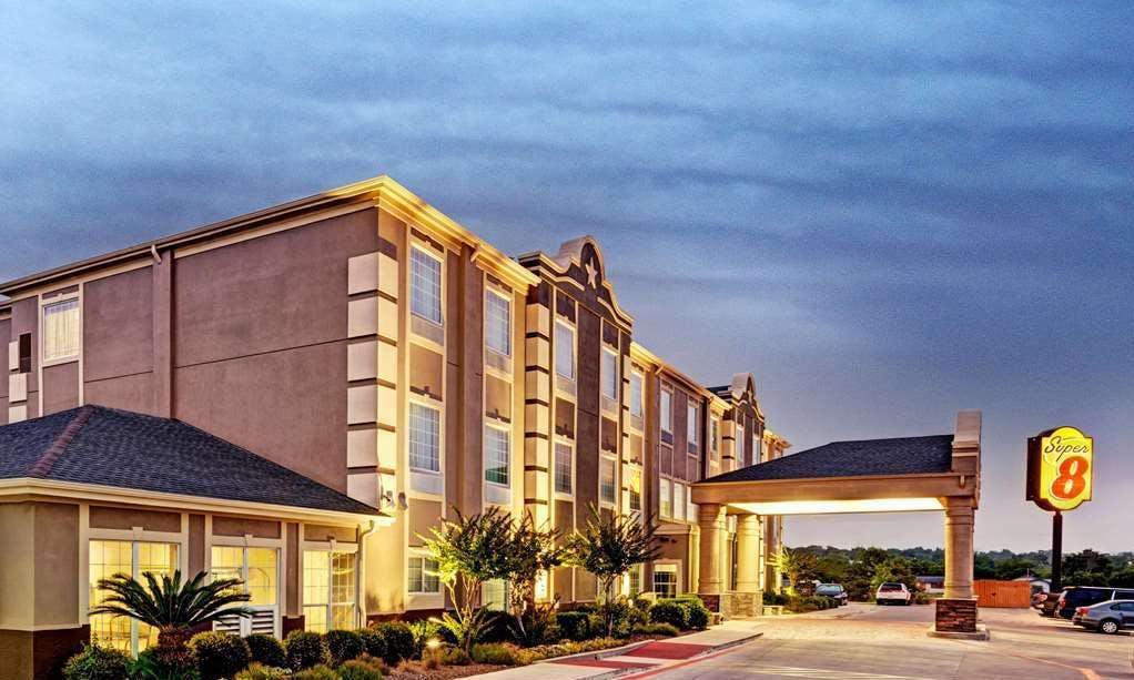 Super 8 by Wyndham San Antonio/Alamodome Area