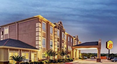 Super 8 by Wyndham San Antonio/Alamodome Area