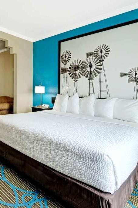 Hotel Super 8 by Wyndham San Antonio/Alamodome Area photo 1