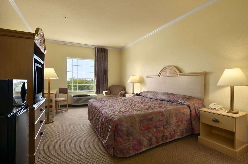 Hotel Super 8 by Wyndham San Antonio/Alamodome Area photo 5