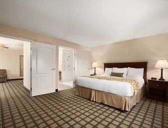 Hotel Baymont by Wyndham Odessa photo 2