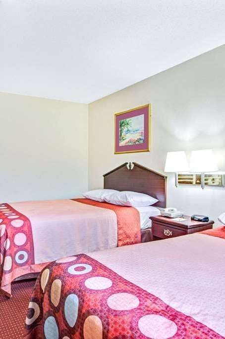 Hotel Super 8 Clinton photo 2