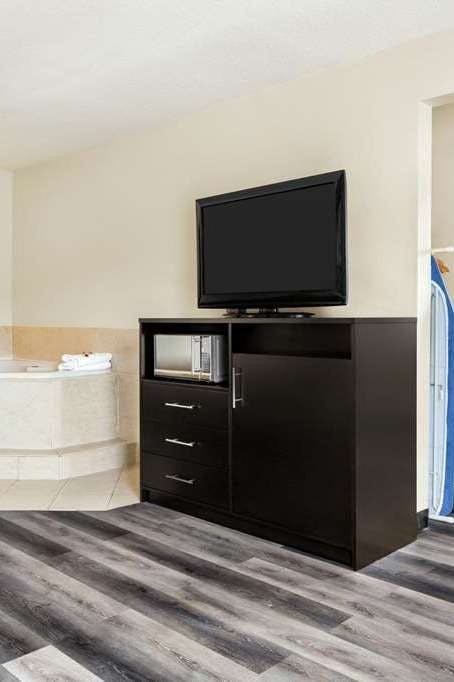 Hotel Super 8 Clinton photo 3