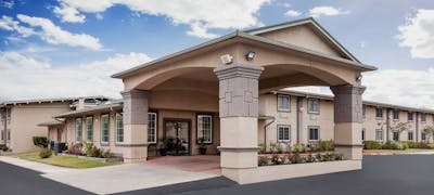 Super 8 Beaumont I-10 /College