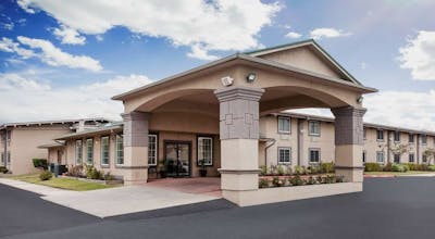 Super 8 by Wyndham Beaumont I-10 South/College St