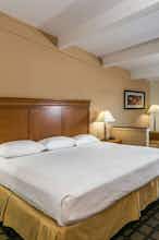 Hotel Super 8 Beaumont I-10 /College photo 2