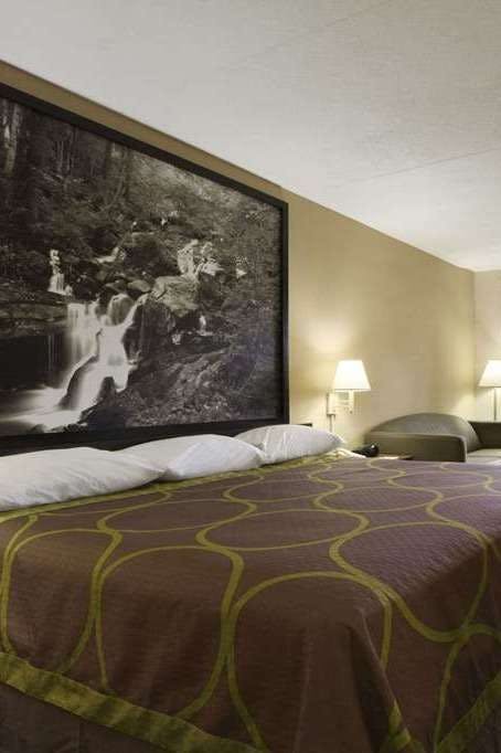 Hotel Super 8 by Wyndham Calhoun photo 1