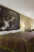 Hotel Super 8 by Wyndham Calhoun photo 1