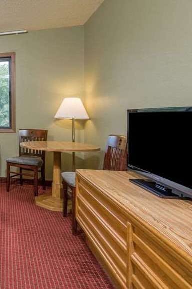 Hotel Super 8 Red Wing MN photo 3