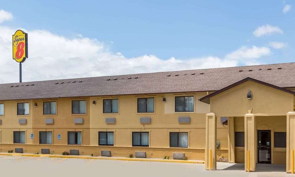 Super 8 by Wyndham Newton