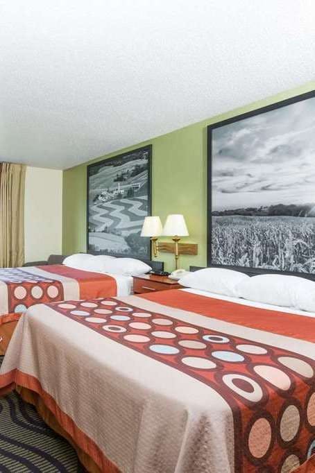 Hotel Super 8 by Wyndham Newton photo 3