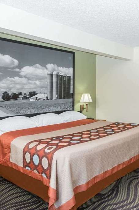 Hotel Super 8 by Wyndham Newton photo 1