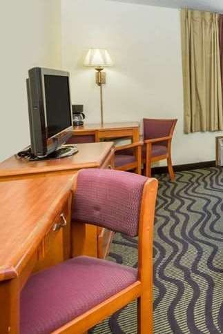 Hotel Super 8 by Wyndham Newton photo 4