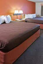 Hotel AmericInn by Wyndham Sturgeon Bay photo 2