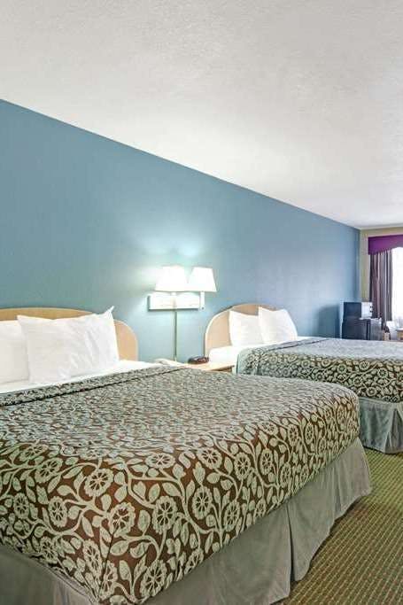 Hotel Days Inn by Wyndham San Antonio Near Fiesta Park photo 2