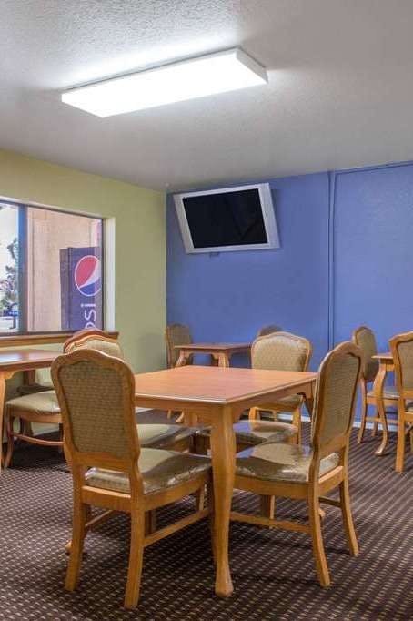 Hotel Days Inn by Wyndham Kingman West photo 5