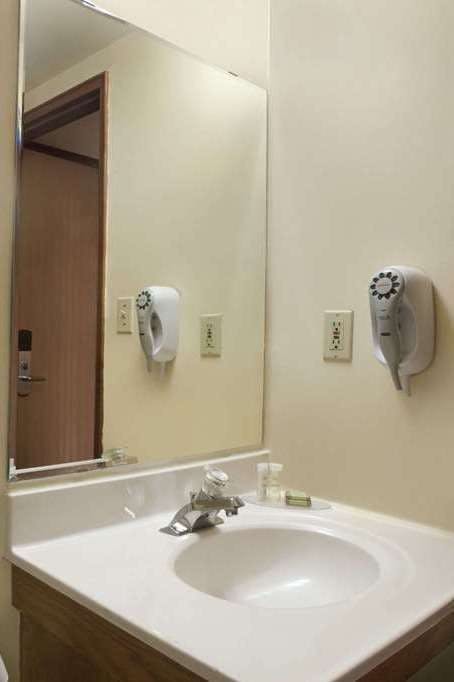 Hotel Super 8 by Wyndham Sarnia ON photo 4