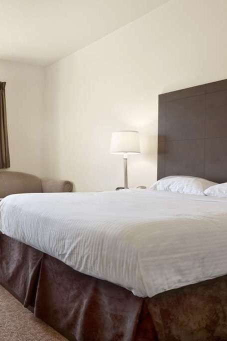 Hotel Super 8 by Wyndham Sarnia ON photo 1