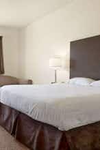 Hotel Super 8 by Wyndham Sarnia ON photo 1