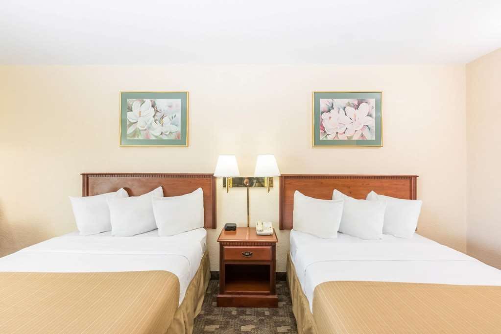 Hotel Days Inn by Wyndham Grand Island I-80 photo 4