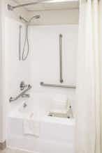 Hotel Super 8 by Wyndham Muscatine photo 3