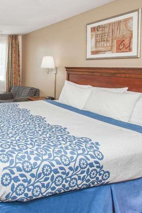 Hotel Days Inn by Wyndham Fort Wayne photo 2