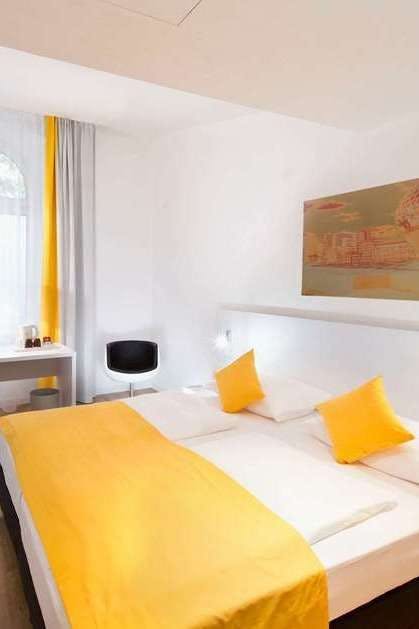 Hotel Wyndham Garden Duesseldorf City Centre Koenigsallee photo 3