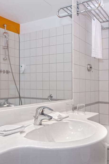 Hotel Wyndham Garden Duesseldorf City Centre Koenigsallee photo 5