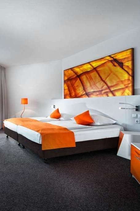 Hotel Wyndham Garden Duesseldorf City Centre Koenigsallee photo 2