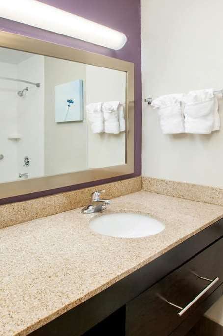 Hotel La Quinta Inn & Suites by Wyndham Cincinnati Airpt Florence photo 5