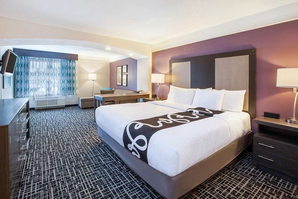 Hotel La Quinta Inn & Suites by Wyndham Cincinnati Airpt Florence photo 1