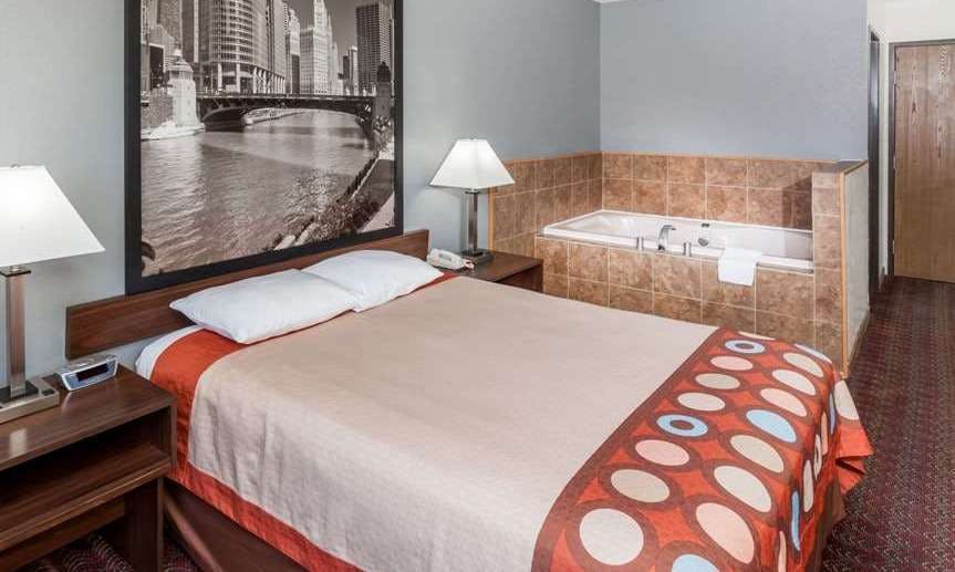 Super 8 by Wyndham Pekin/Peoria Area