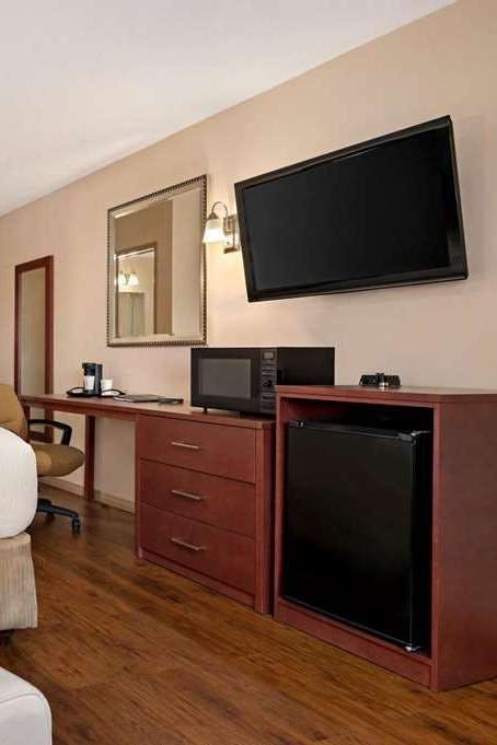 Hotel Days Inn by Wyndham Fredericton photo 2