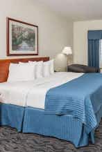 Hotel Baymont Inn Des Moines Airport photo 1