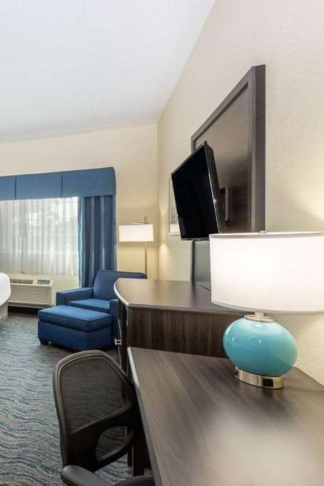 Hotel Baymont by Wyndham Des Moines Airport photo 5