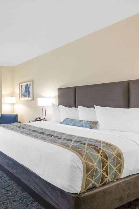 Hotel Baymont by Wyndham Des Moines Airport photo 2