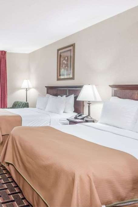 Hotel Ramada by Wyndham Groton/Mystic photo 2