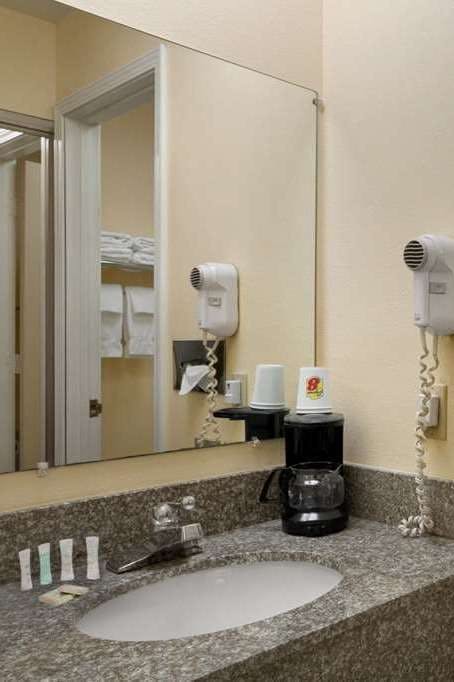 Hotel Super 8 by Wyndham Columbia City photo 4