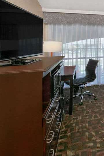 Hotel Howard Johnson by Wyndham Oklahoma City Airport/ Fairgrounds photo 4