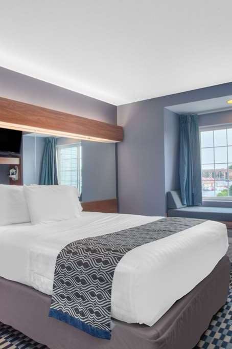 Hotel Microtel Inn & Suites by Wyndham Dover photo 4